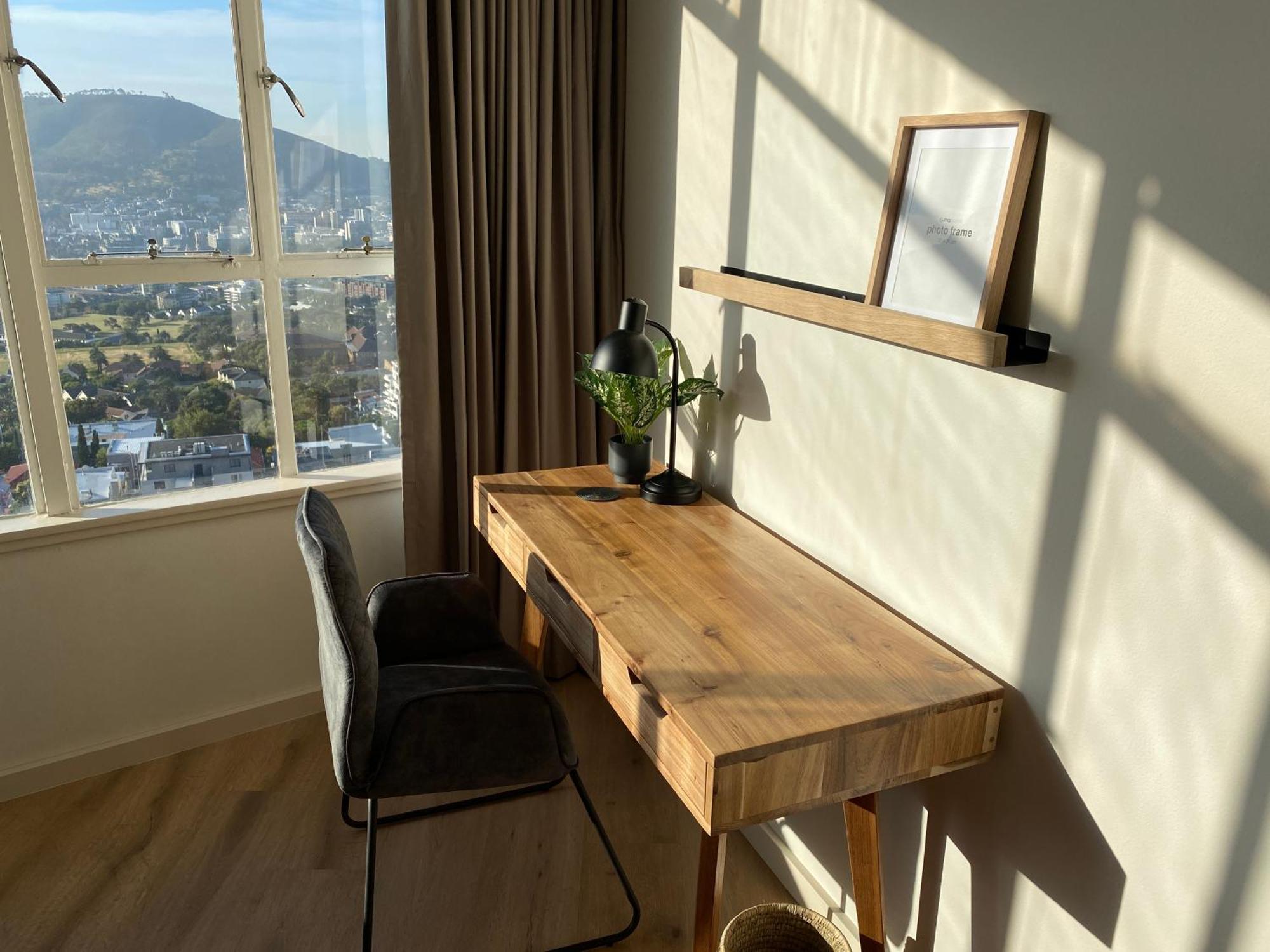 Brand New Gem With Breathtaking Views Of Apartment *